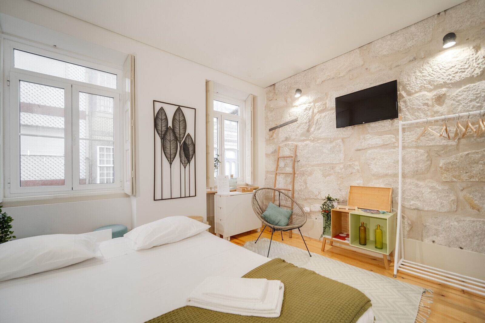 アイロン / アイロン台、WiFi (無料)、ベッドシーツ