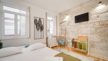 Iron/ironing board, free WiFi, bed sheets