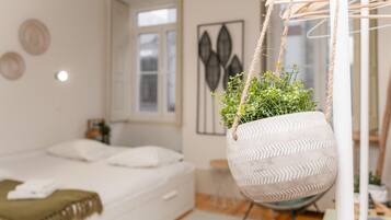 Iron/ironing board, free WiFi, bed sheets