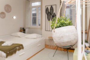 Planxa i posts de planxar, wifi gratuïta i roba de llit 