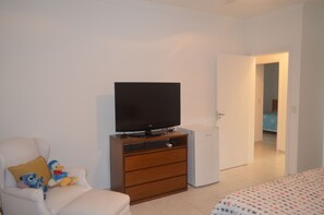 4 bedrooms, iron/ironing board, WiFi, bed sheets - Vacation Rental - Country House (Gated Community - Comfort, Leisure, and Security) (Vargem Grande Paulista)