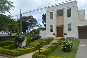 Exterior - Vacation Rental - Country House (Gated Community - Comfort, Leisure, and Security) (Vargem Grande Paulista)