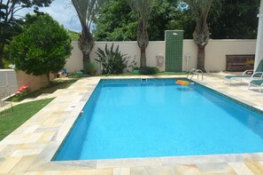 Indoor pool - Vacation Rental - Country House (Gated Community - Comfort, Leisure, and Security) (Vargem Grande Paulista)