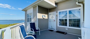 Stay in this 4BR Family Home/4 Private Baths. Great location! Stunning views!