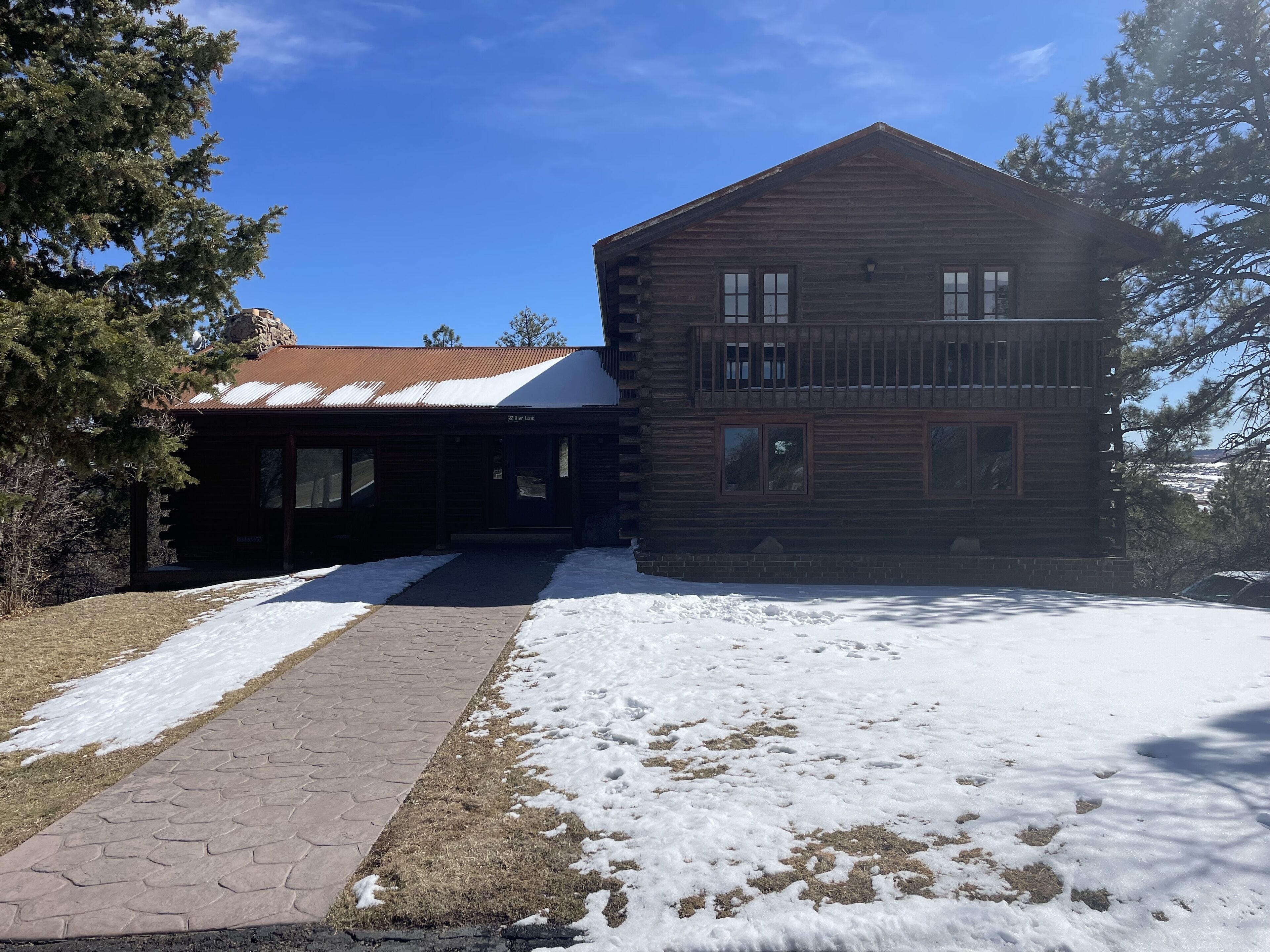 Beautiful Log Home in gated community on 100 acres