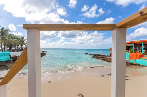 Ocean View Studio in Maho, Beach Access