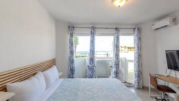 1 多间卧室、客房内保险箱、办公桌、熨斗/熨衣板