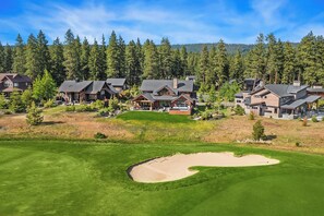 Exterior - Stunning GOLF COURSE HOME with SWIM SPA! 300 yards from the Winery! (Cle Elum)