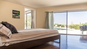 5 dormitorios, escritorio, tabla de planchar con plancha y wifi