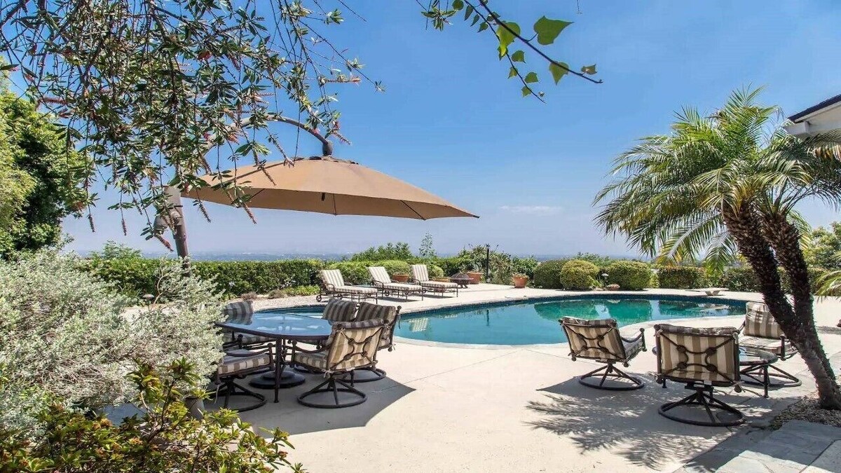 LUXURIOUS- LOS ANGELES- SINGLE STORY- HOME-PANORAMIC VIEW-POOL-SPA