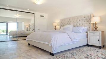 5 bedrooms, desk, iron/ironing board, WiFi