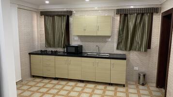 Deluxe Apartment, 2 Bedrooms | Private kitchen