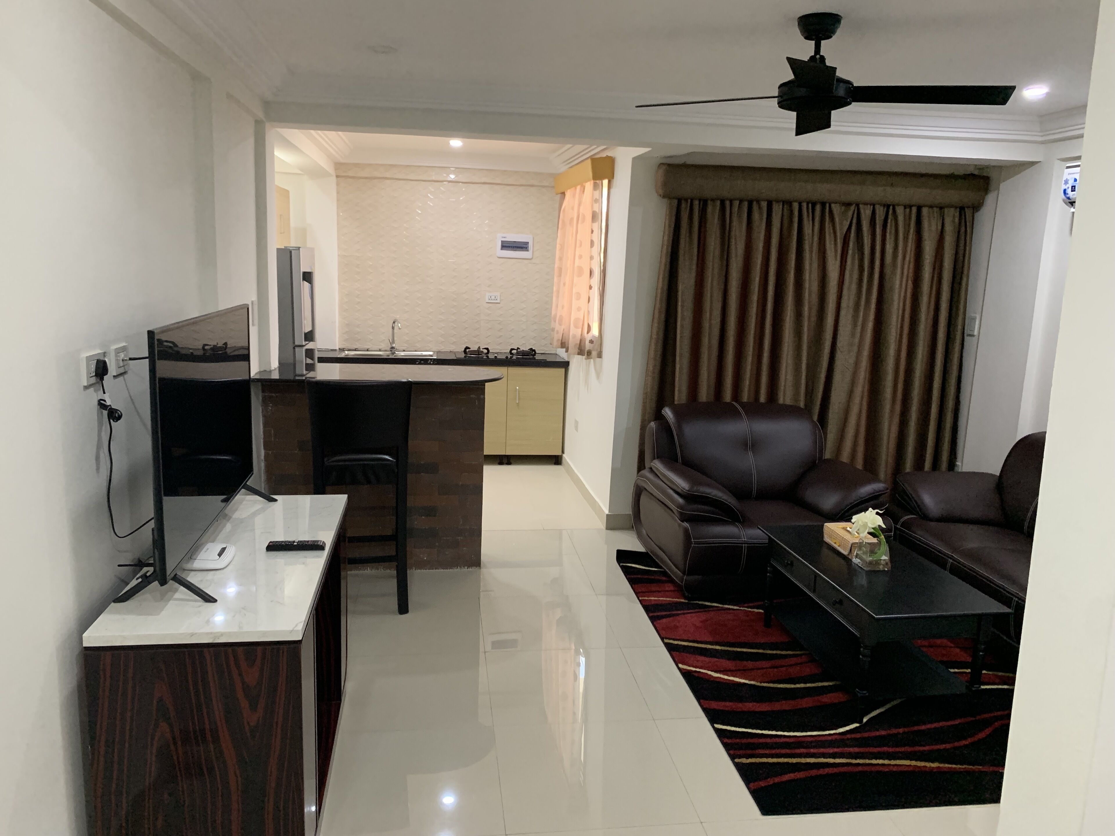 Smart TV de 49 pulgadas con canales por cable, una televisión