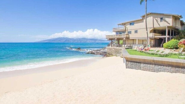 On the beach - Kahana Sunset E7 (Lahaina)