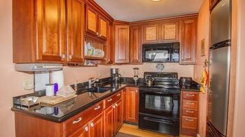 Condo, Multiple Beds, Private Pool, Ocean View | Private kitchen | Fridge, microwave, stovetop, dishwasher