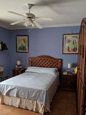 4 camere, ferro/asse da stiro, culla da viaggio, lenzuola