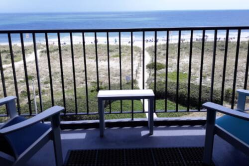 Suite, 1 très grand lit et 1 canapé-lit | Vue sur la plage ou l’océan