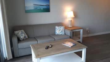 Suite, 1 King-Bett und Schlafsofa | Schreibtisch, Bügeleisen/Bügelbrett, kostenloses WLAN, Bettwäsche