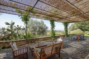 Outdoor dining - Vacation apartment Glicine - Vigna Luisa Resort - Close to Rome (Genzano di roma)