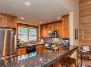 Fridge, microwave, oven, stovetop - Upscale Lakefront Condo, Air Conditioning & Gas Fireplace (Sunriver)