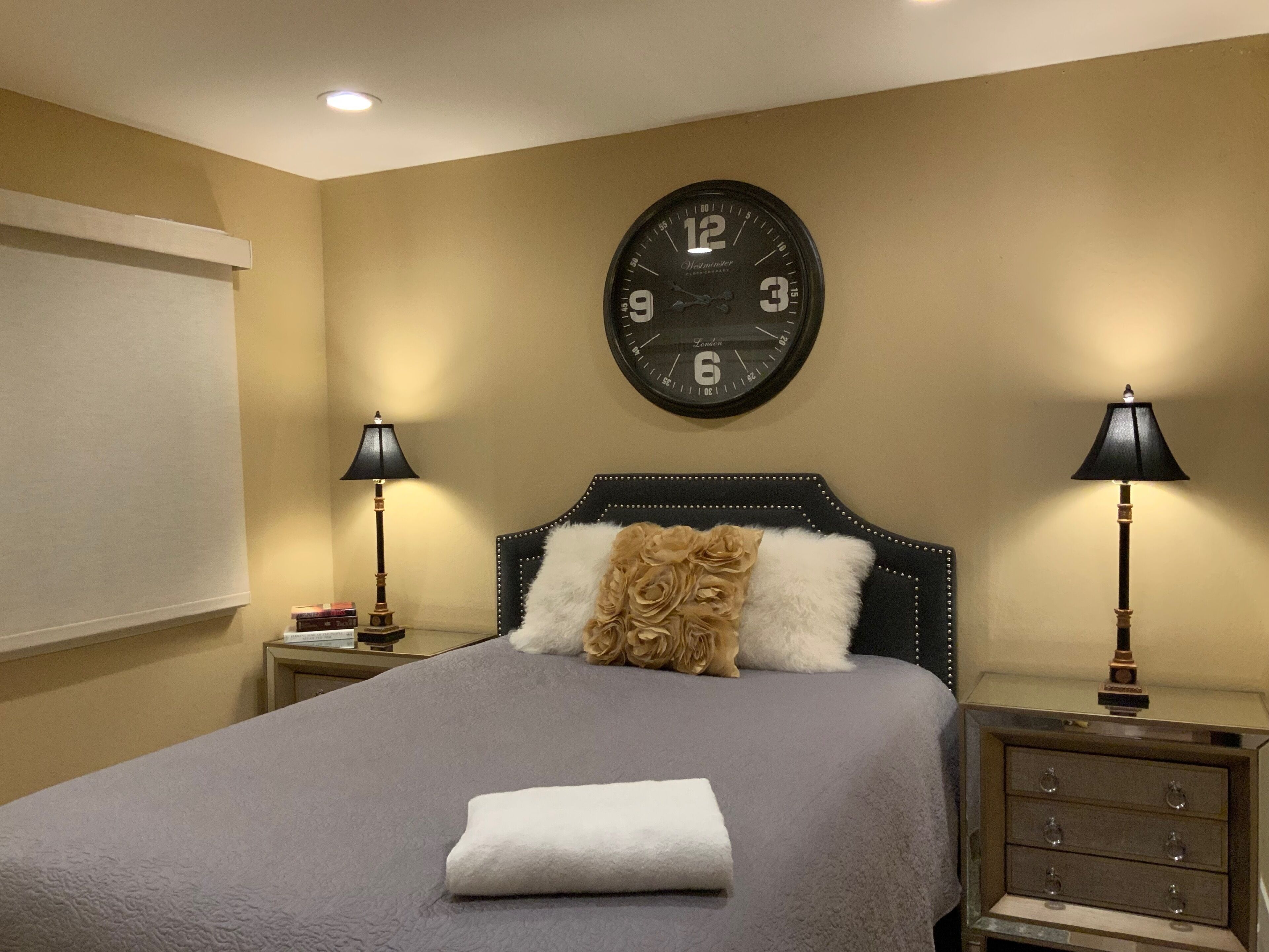 Clock Room- beautiful bedroom next to Santana Row