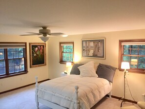 5 bedrooms, desk, iron/ironing board, free WiFi