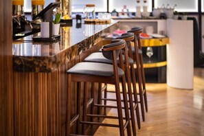 Bar (on property) - The Convo Porto Hotel & Apartment (Porto)