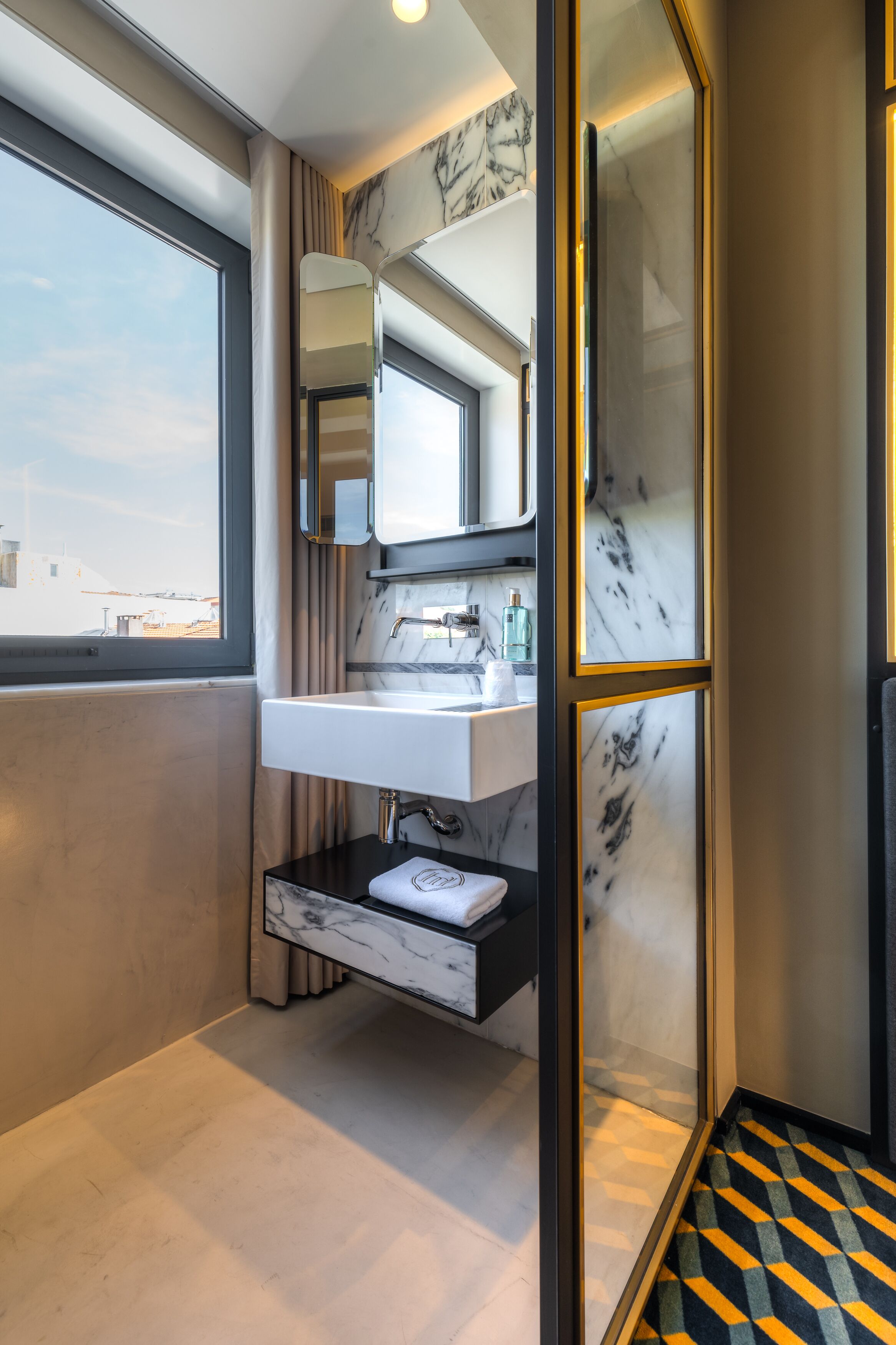 standard double room | bathroom | shower, free toiletries, hair dryer, bidet