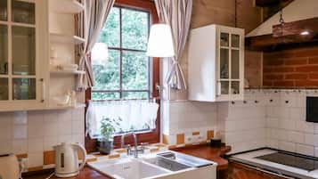 Fridge, microwave, oven, cookware/dishes/utensils