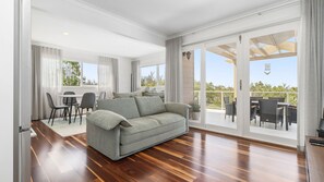 Smart TV, DVD player - Empyrean By The Sea - Pool with a view (RYE)