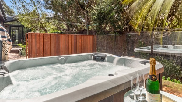 Outdoor spa tub