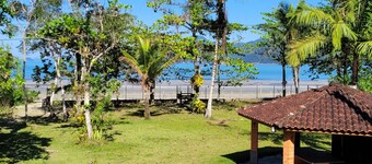 Casa Capri Ubatuba on the sand with Wi-Fi. Estaleiro Beach - Ubatumirim