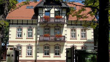 Esterni