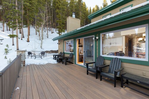 4 mins from Breck's Main St. and Nearby Trails; Wraparound Deck with Hot Tub