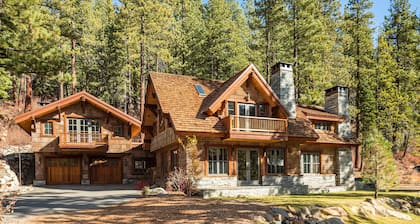 Hunter by AvantStay | Award-Winning Riverfront Cabin | 5 Min from Palisades