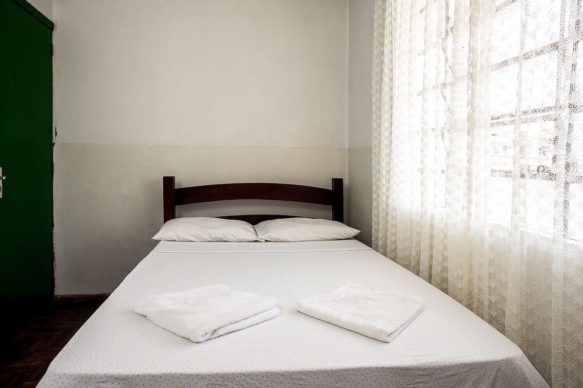 Habitación estándar con 1 cama doble o 2 individuales | Wifi gratis y ropa de cama
