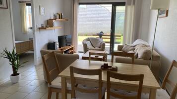 Televisie, videospelletjes, een dvd-speler en boeken