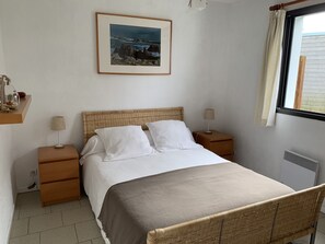2 bedrooms, iron/ironing board, travel cot, free WiFi