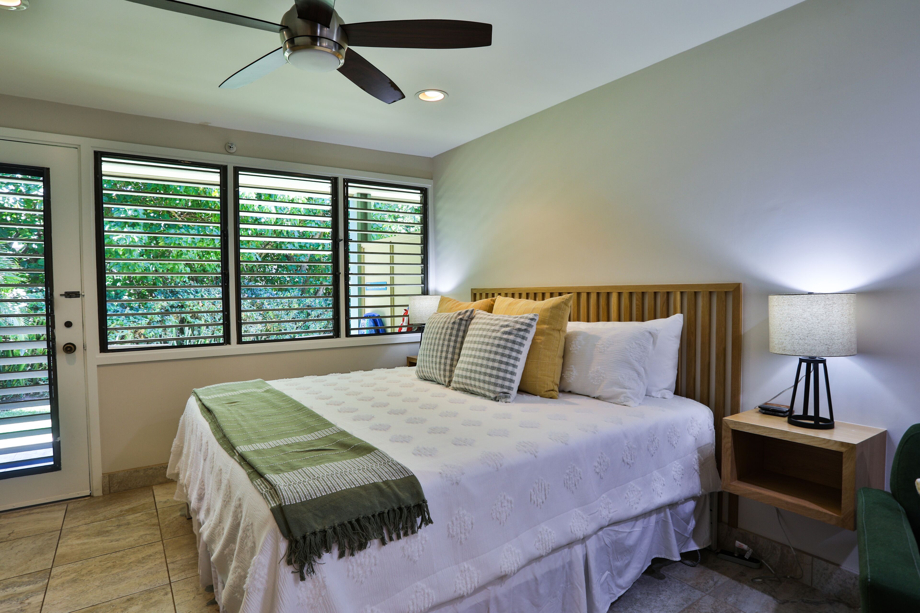 The Napili Bay, Steps to Sand, Studio, Free Parking Remodeled in June of 2023