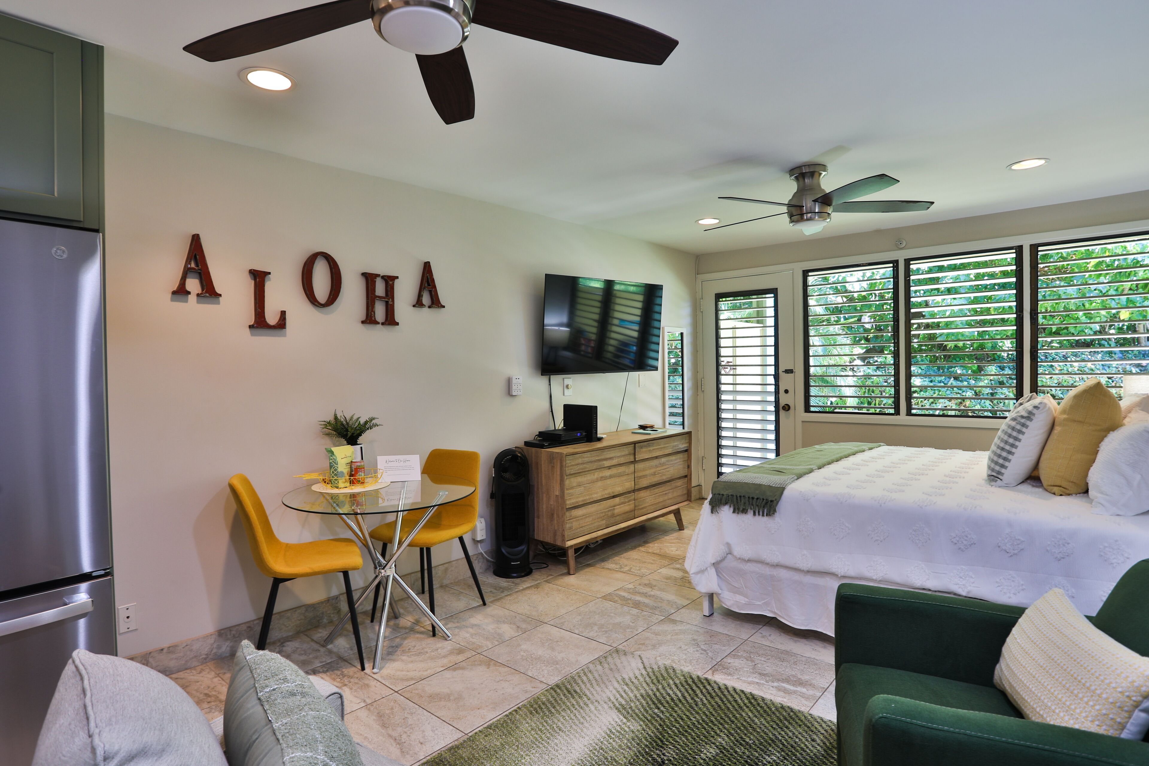 The Napili Bay, Steps to Sand, Studio, Free Parking Remodeled in June of 2023