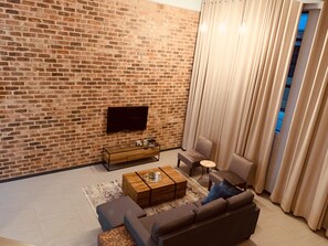 TV, Netflix, streaming services - Exchange Loft apartment- Braamfontein (Vrededorp)