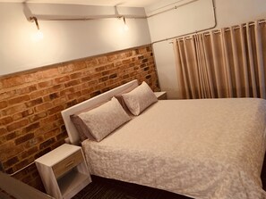 1 bedroom, iron/ironing board, WiFi, bed sheets - Exchange Loft apartment- Braamfontein (Vrededorp)