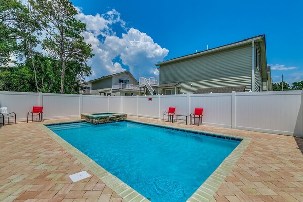 Outdoor pool - Together Resorts 3rd Ave Resort A (North Myrtle Beach)