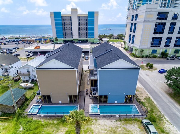 Outdoor pool, sun loungers