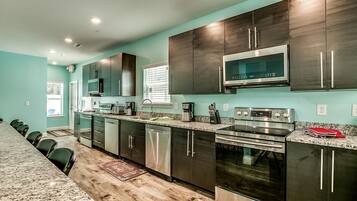 Refrigerador, microondas, parrilla de estufa y lavavajillas