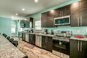 Fridge, microwave, stovetop, dishwasher