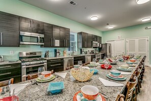 冰箱、微波炉、炉灶、洗碗机