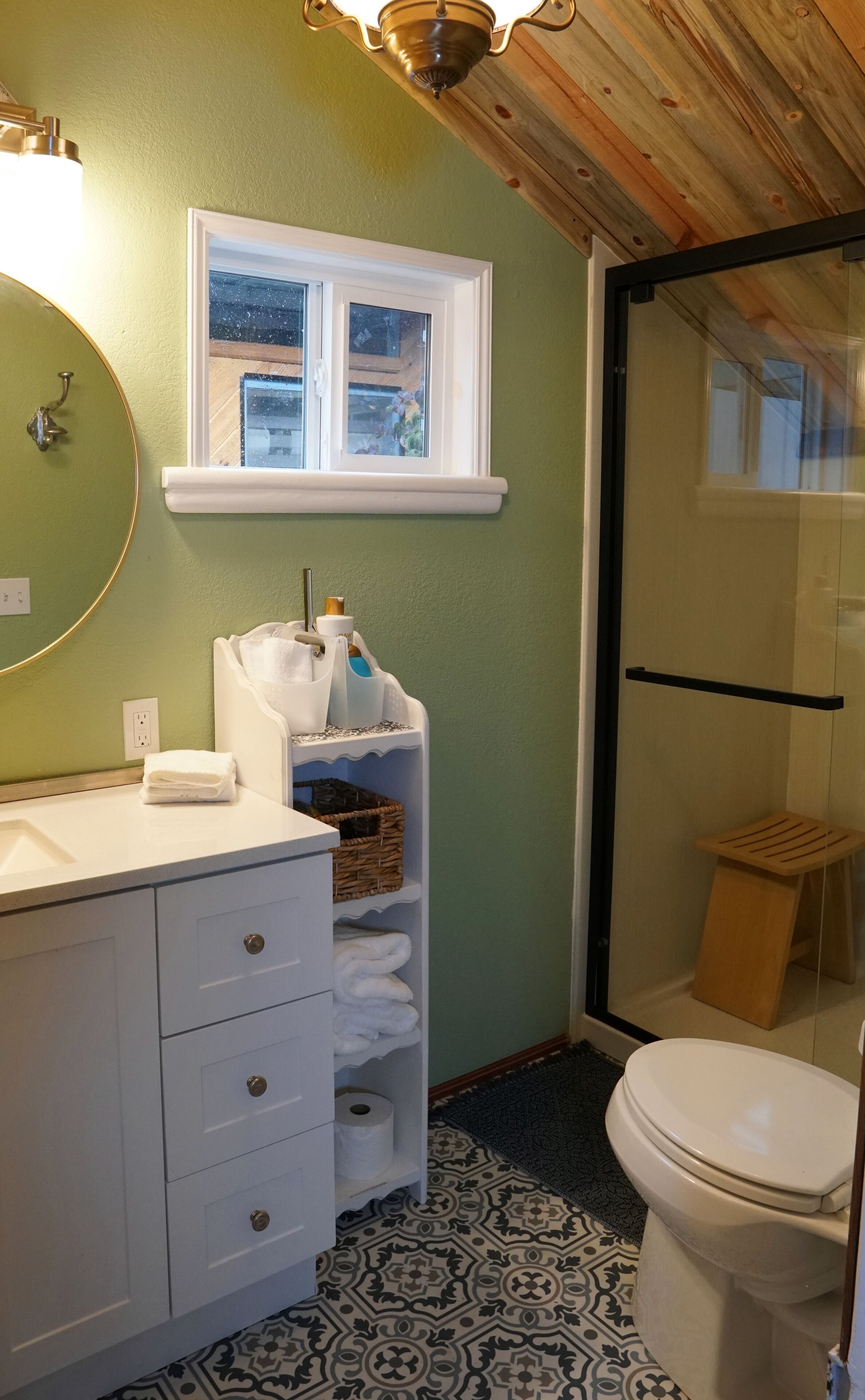 Art Cottage on Yew,  6 minutes from everything Centralia