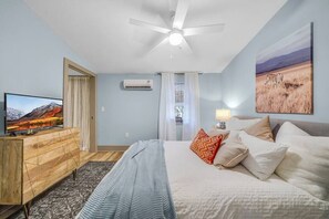 2 slaapkamers, een strijkplank/strijkijzer, reisbedje, wifi