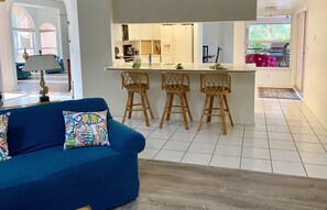 Smart TV, books, video library - Manasota Key Waterfront - Heated Pool -available for monthly bookings (Englewood)